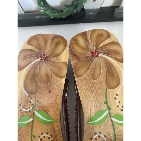 Wooden Womens Thong‎ Sequined Tropical Floral Painted Sandals Size L/9 Vintage - Picture 3 of 16